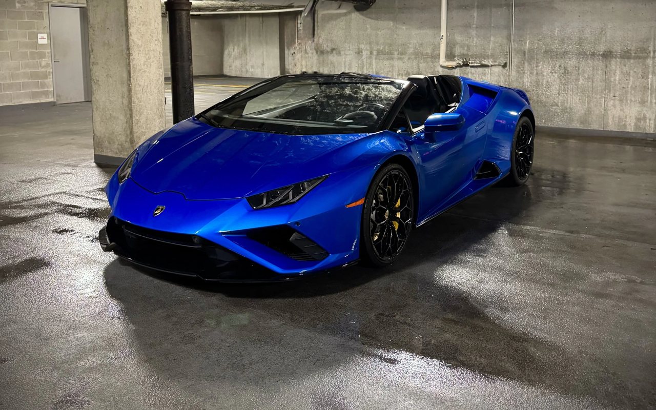 Blue Lamborghini Huracán EVO Spyder rental for a Chicago birthday